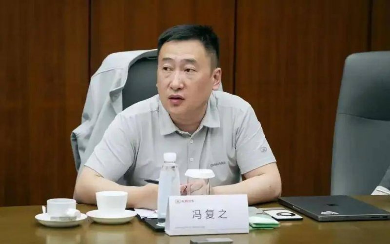 南平建瓯：轿车故障致出行堵塞 警民合力保畅通